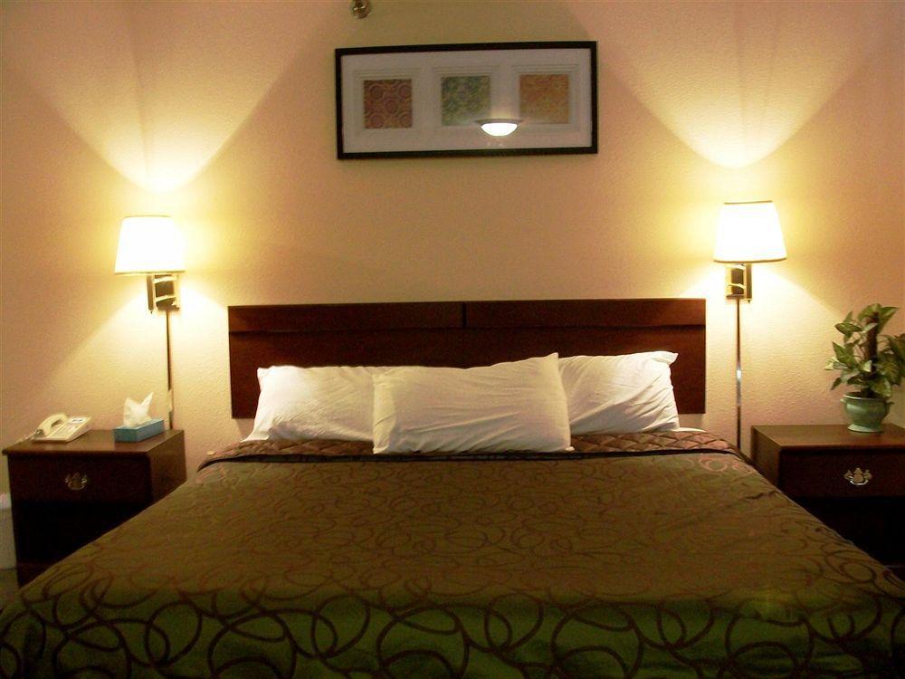 Quality Inn & Suites Brandenburg - Fort Knox Exterior foto
