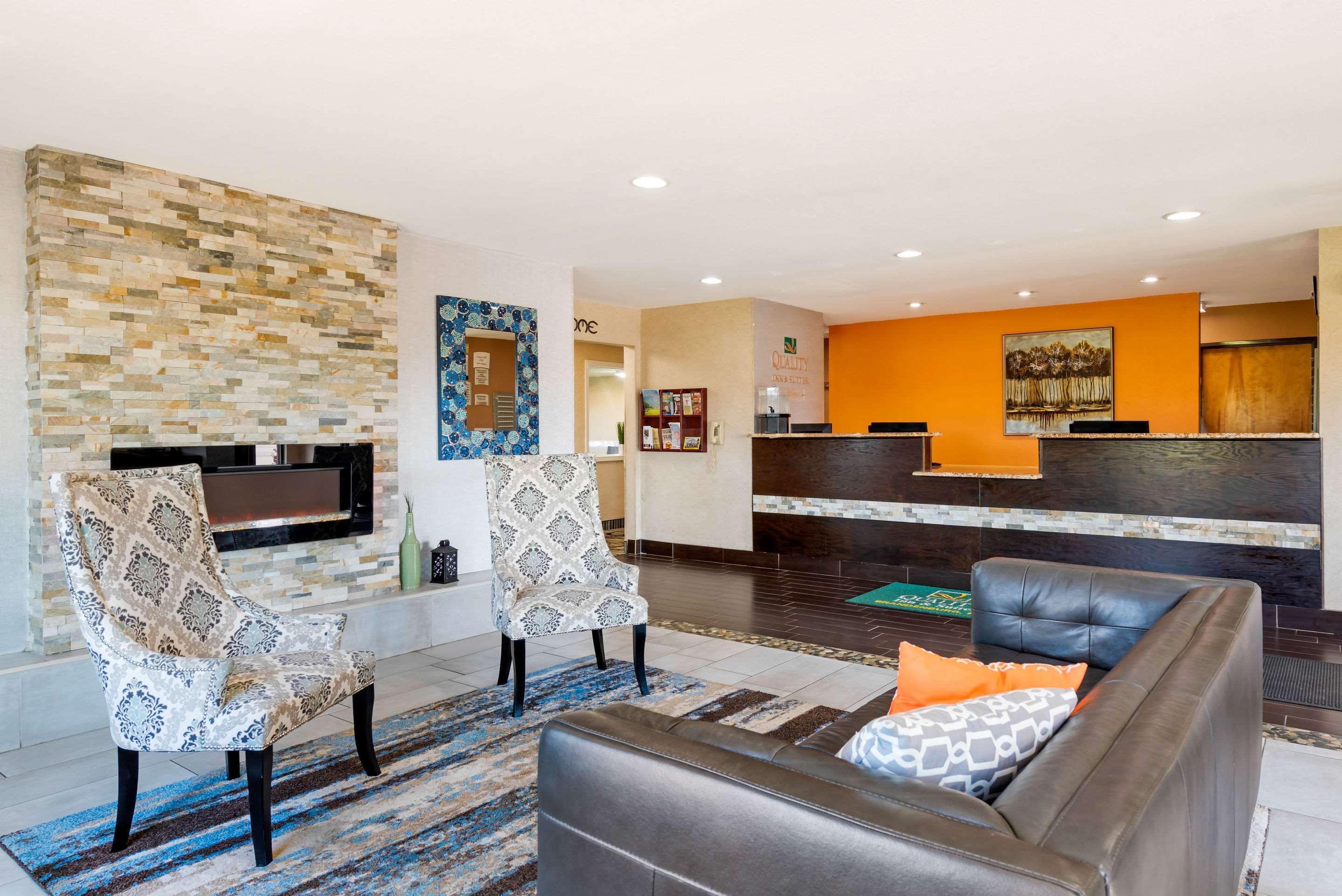 Quality Inn & Suites Brandenburg - Fort Knox Exterior foto