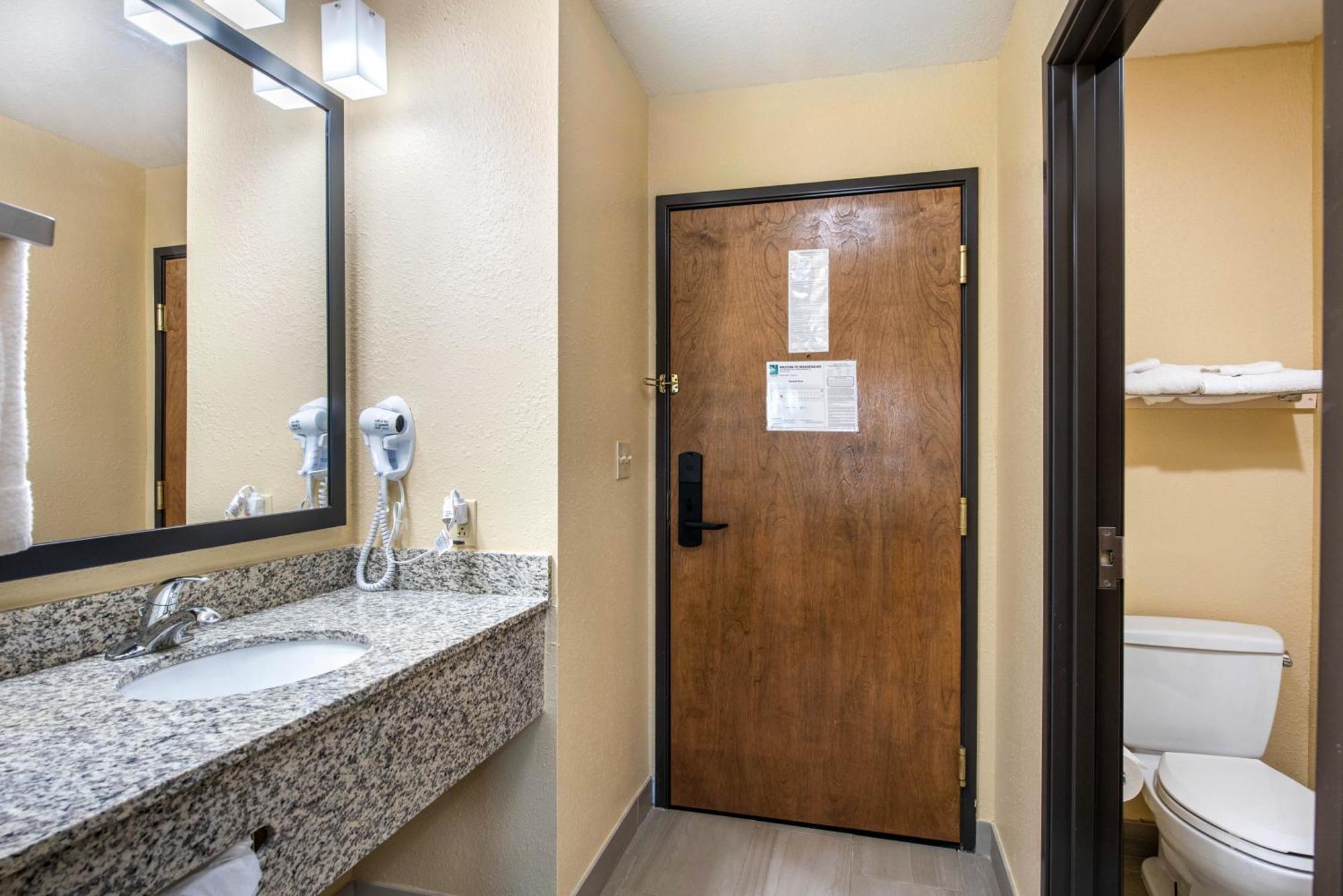 Quality Inn & Suites Brandenburg - Fort Knox Exterior foto